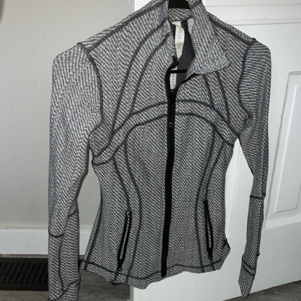 LuLu Lemon size 2 black and white define jacket, great condition